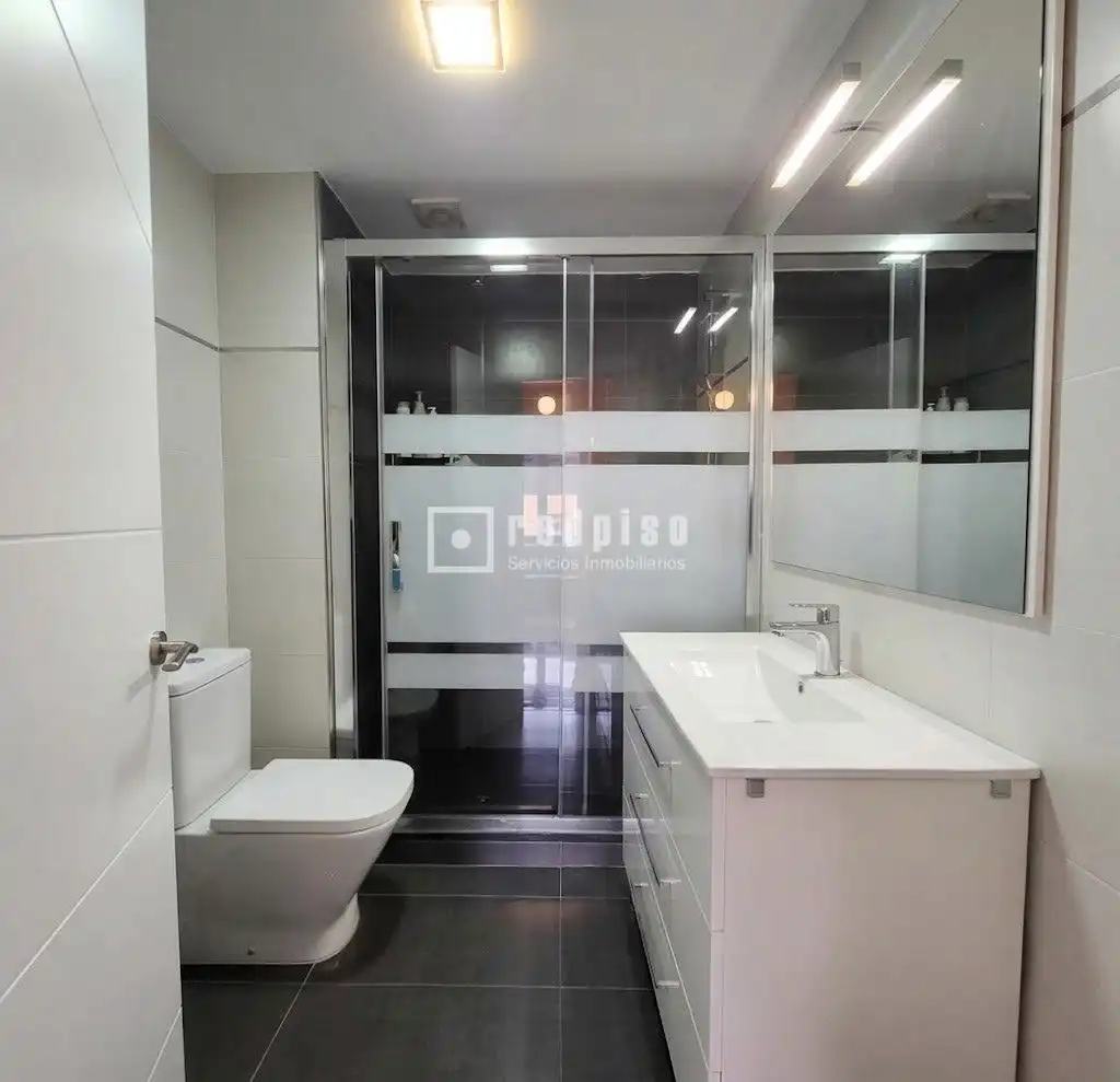 Bathroom of Flat for sale in Alcorcón  with Air Conditioner, Heating and Private garden