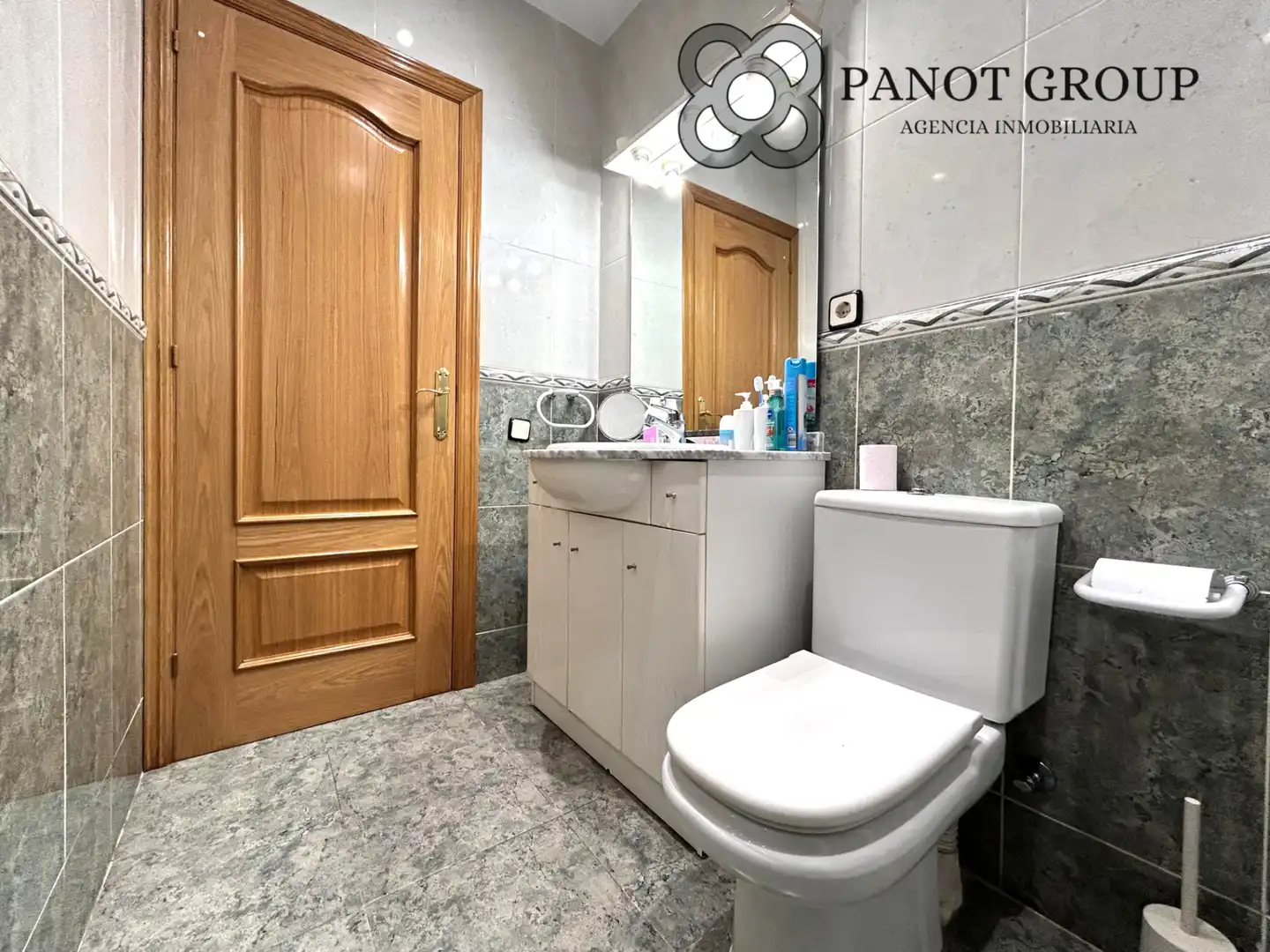 Bathroom of Flat for sale in Barcelona  with Terrace and Furnished