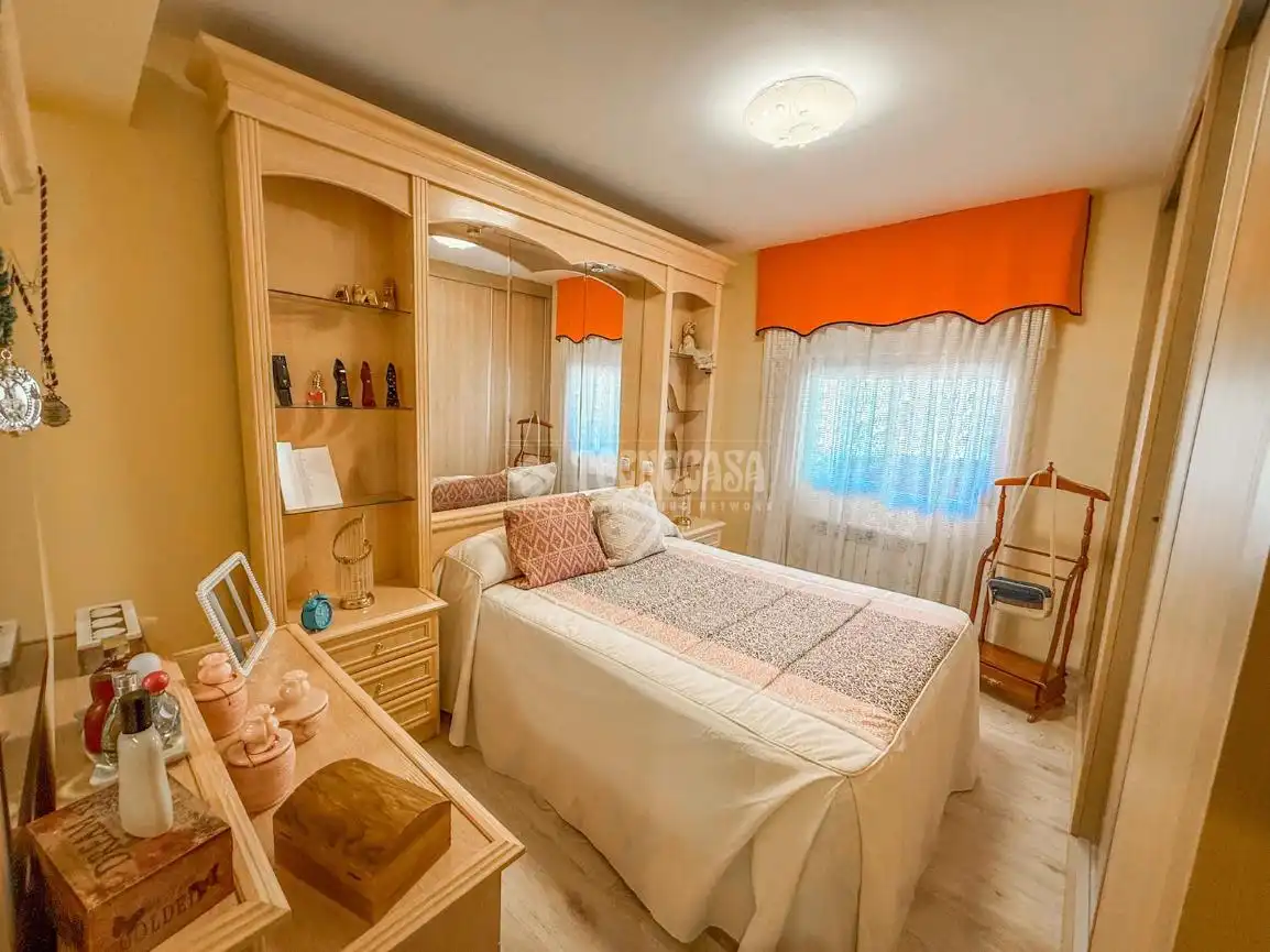Bedroom of Flat for sale in Parla  with Air Conditioner, Heating and Terrace