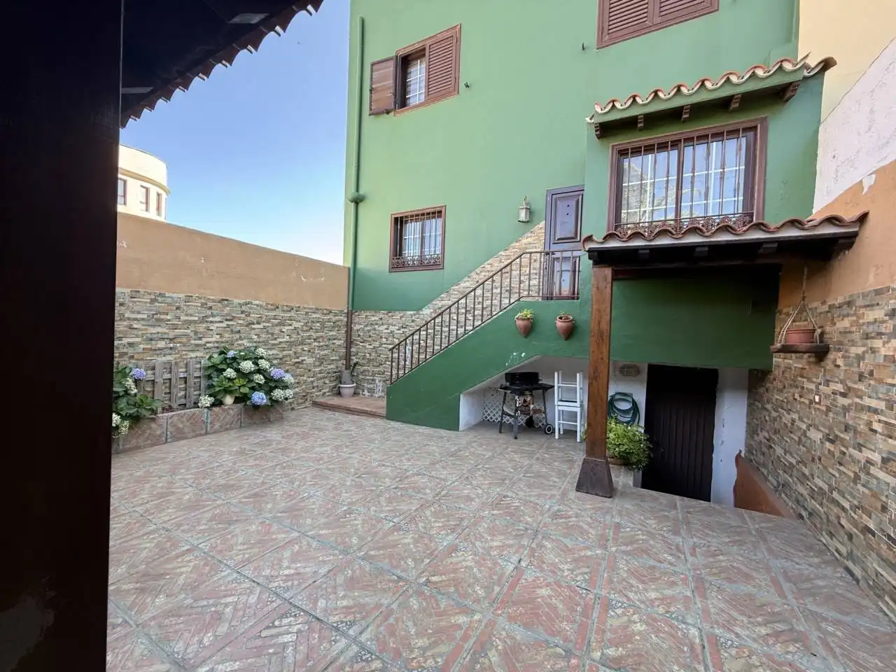 Vista exterior de Casa adosada en venda en San Cristóbal de la Laguna amb Jardí privat, Parquet i Terrassa