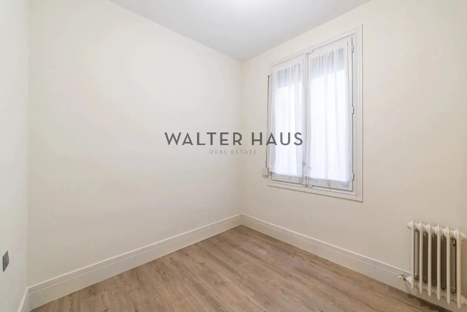 Flat for sale in Madrid  with Air Conditioner, Heating and Oven
