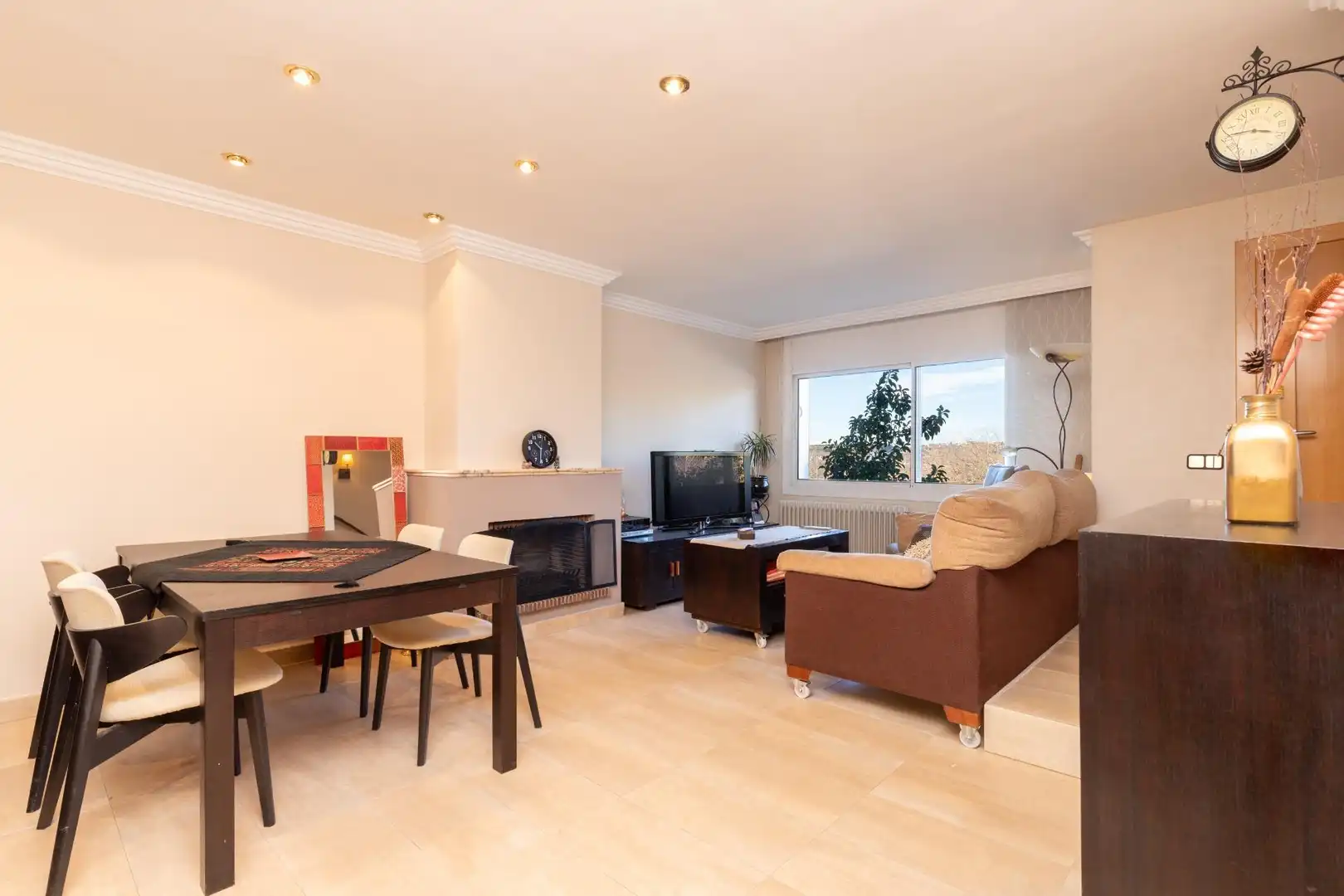 Wohnzimmer von Einfamilien-Reihenhaus zum Verkauf in Santa Perpètua de Mogoda mit Klimaanlage, Heizung und Abstellraum