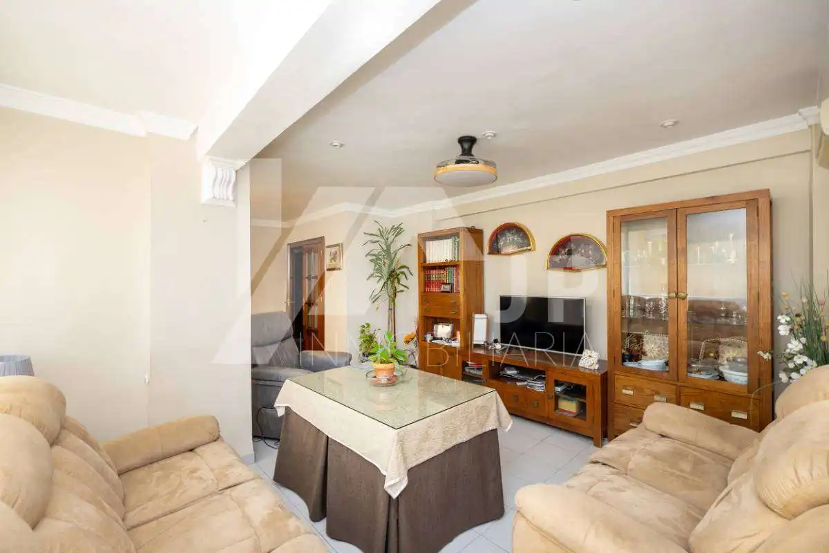 Wohnzimmer von Wohnung zum Verkauf in Granada mit Klimaanlage, Heizung und Terrasse