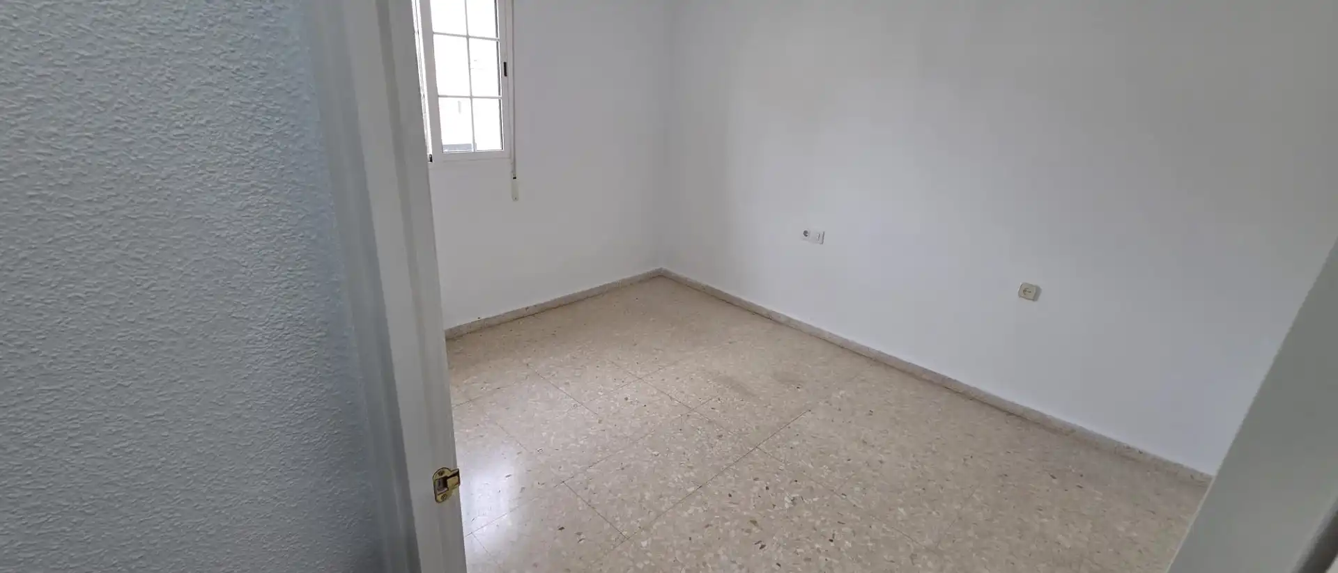 Schlafzimmer von Dachboden zur Miete in Málaga mit Klimaanlage, Terrasse und Balkon