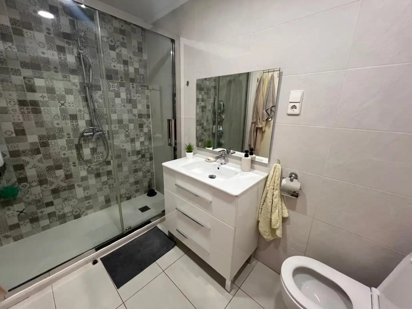 Baño de Piso en venta en  Logroño con Calefacción, Terraza y Balcón