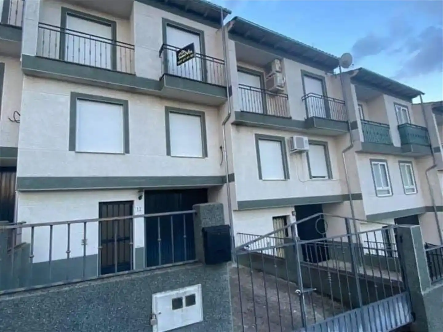 Vista exterior de Casa o xalet en venda en Caminomorisco amb Balcó
