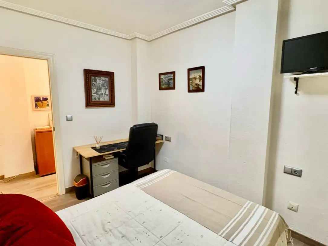 Dormitori de Pis en venda en Torrevieja amb Aire condicionat i Balcó