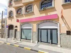 Vista exterior de Local en venda en Las Palmas de Gran Canaria amb Aire condicionat