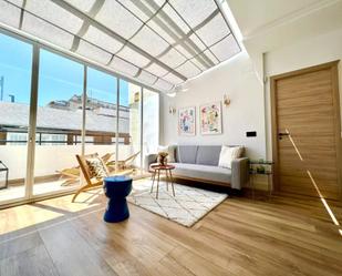 Living room of Attic for sale in  Madrid Capital  with Air Conditioner, Heating and Furnished