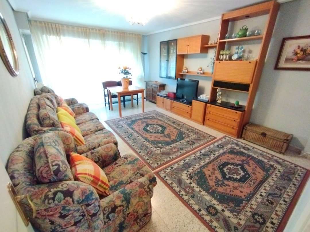 Sala d'estar de Pis en venda en Medina de Pomar amb Terrassa, Piscina i Moblat