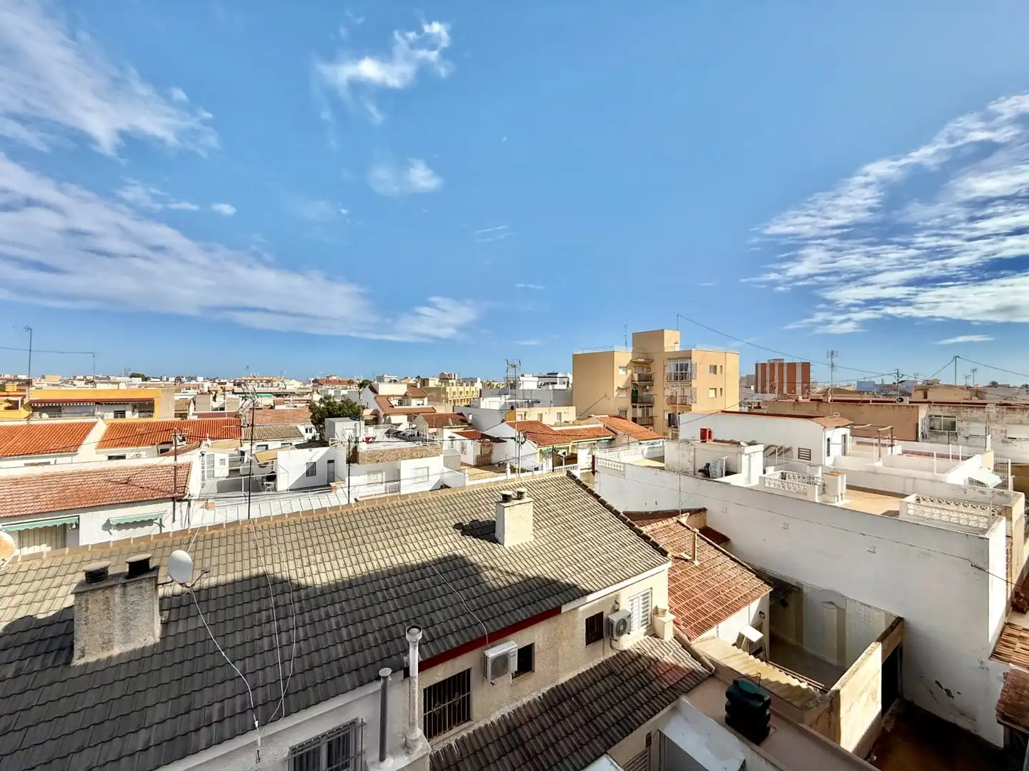 Vista exterior de Pis en venda en San Pedro del Pinatar amb Terrassa, Moblat i Rentadora