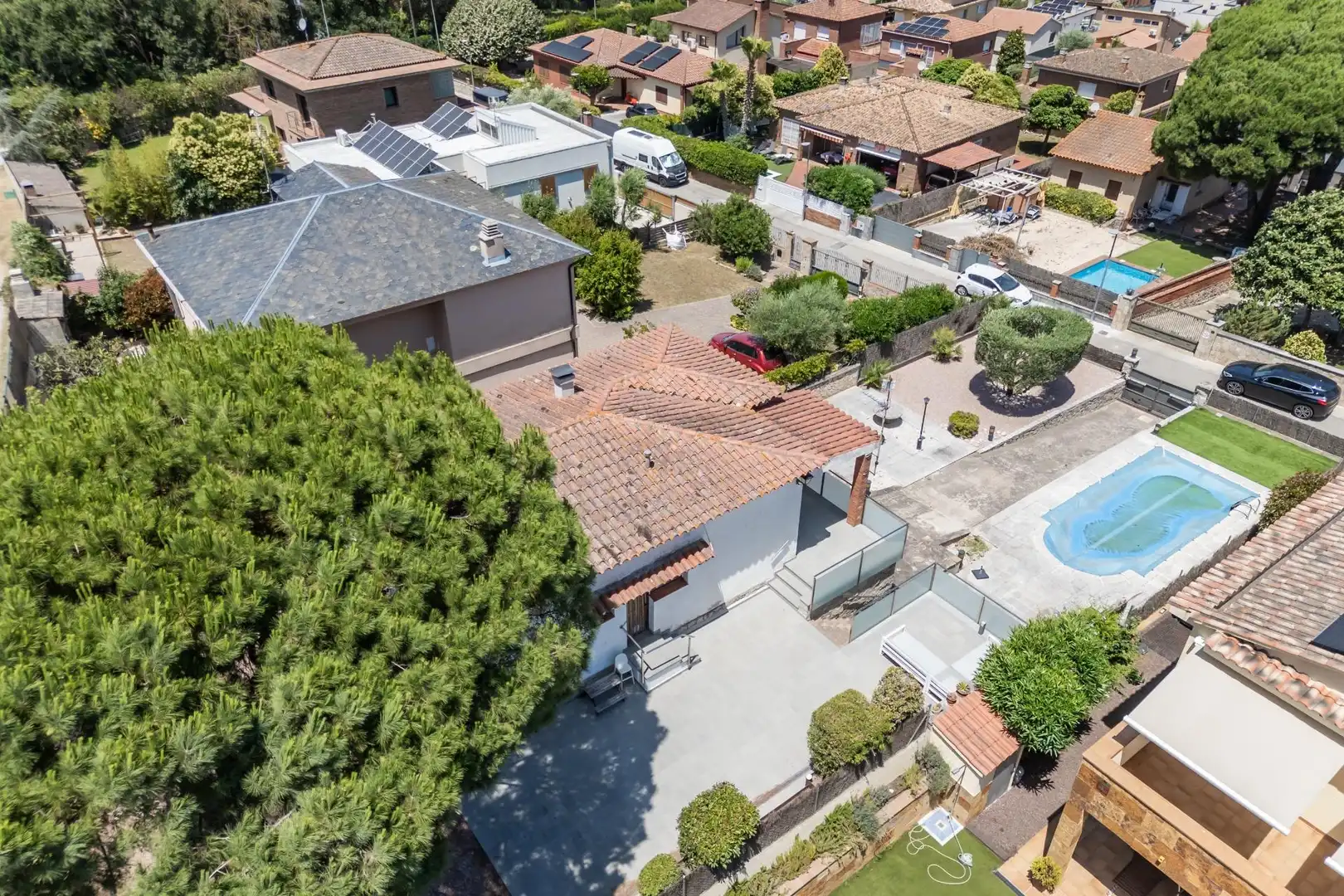 Vista exterior de Casa o xalet en venda en Montornès del Vallès amb Calefacció, Jardí privat i Piscina