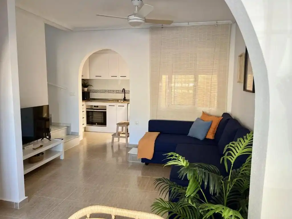 Sala d'estar de Casa adosada de lloguer en Santa Pola amb Aire condicionat, Terrassa i Balcó