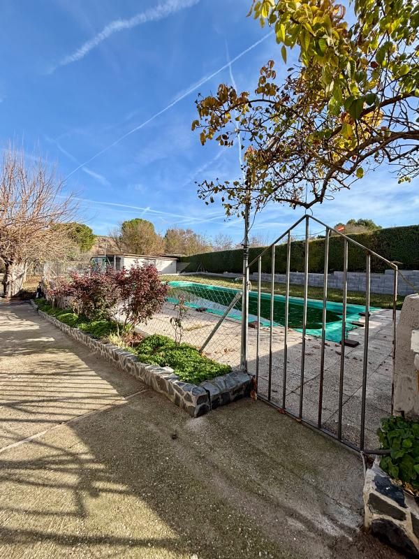 Piscina de Casa o xalet en venda en Illana amb Jardí privat, Terrassa i Traster