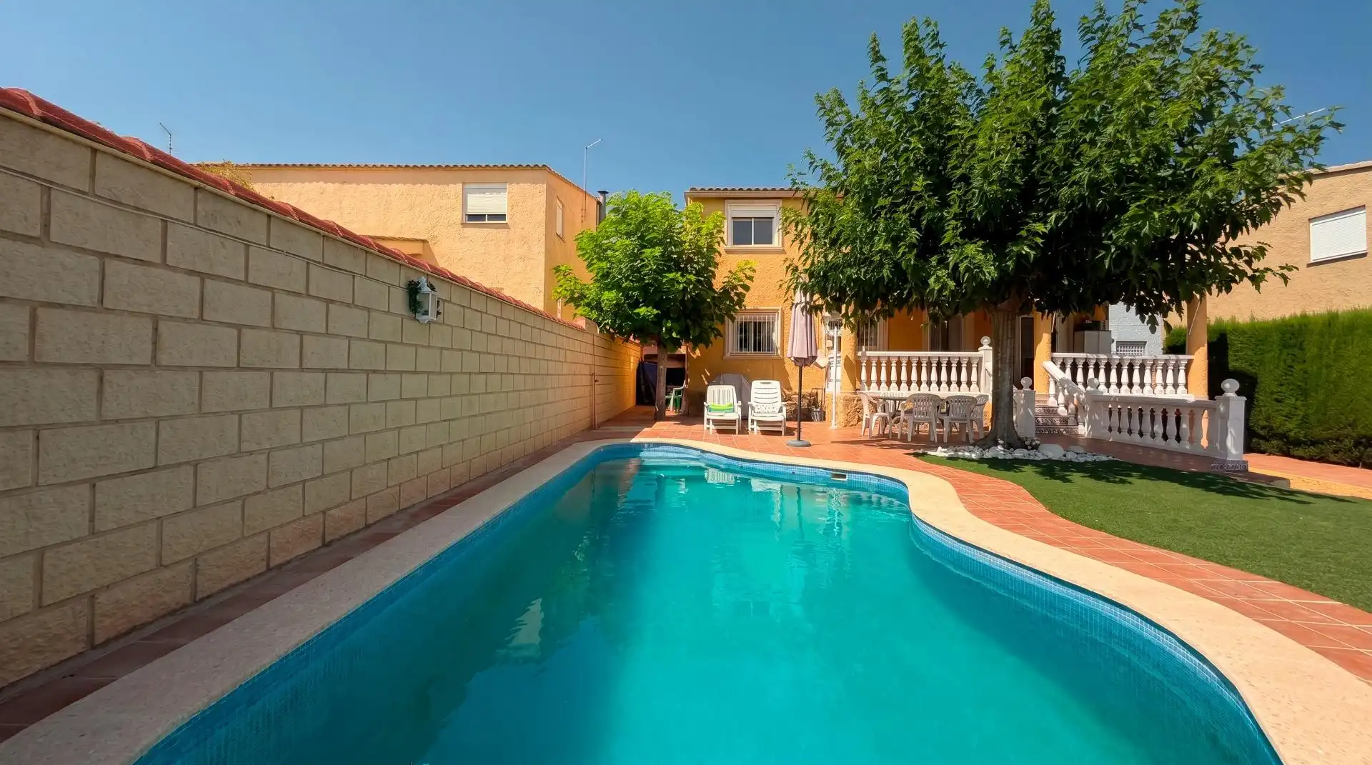 Piscina de Casa o xalet en venda en La Pobla de Vallbona amb Aire condicionat, Calefacció i Jardí privat
