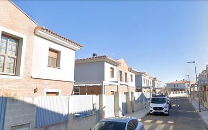 Vista exterior de Casa adosada en venda en Badajoz Capital amb Aire condicionat, Calefacció i Terrassa