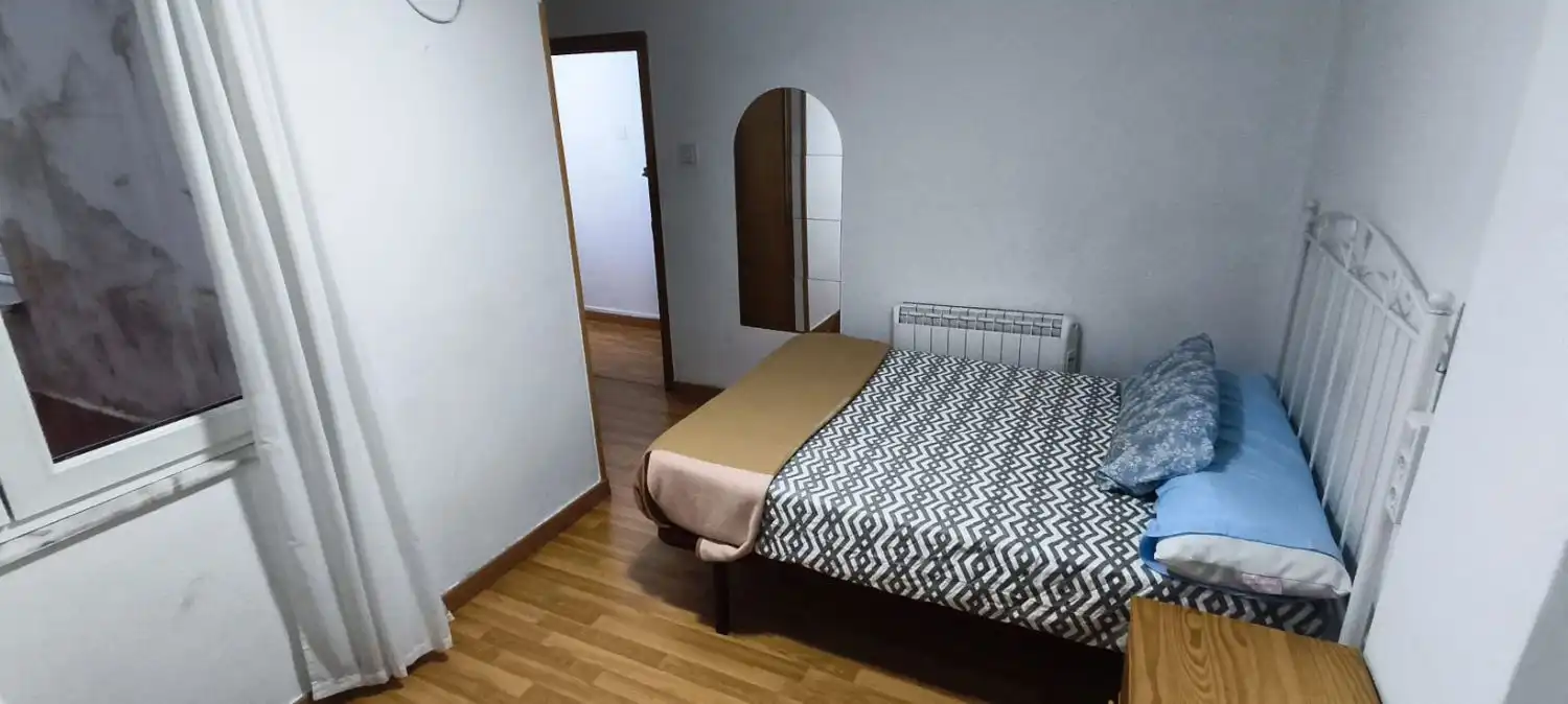 Habitación de Piso en venta en Oviedo  con Calefacción, Trastero y Amueblado