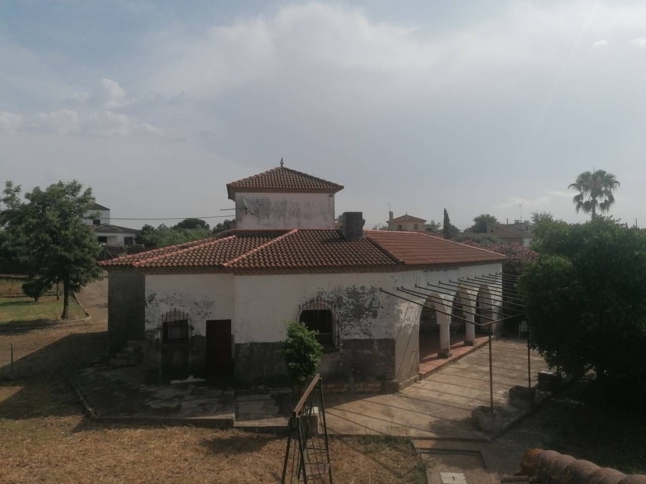 Vista exterior de Casa o xalet en venda en Dos Hermanas amb Jardí privat, Terrassa i Piscina