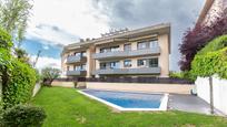 Exterior view of Flat for sale in Sant Cugat del Vallès  with Air Conditioner, Heating and Terrace