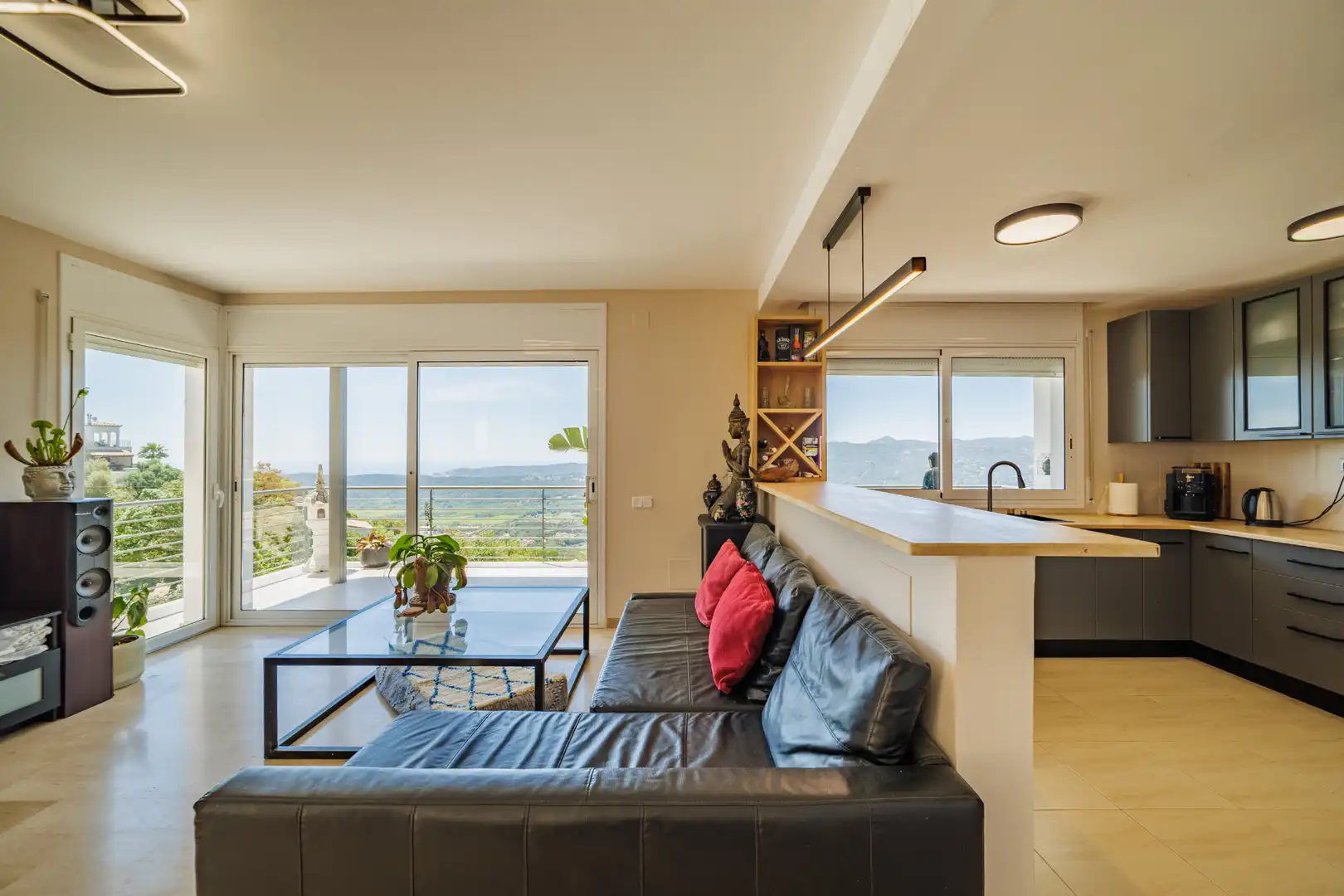 Sala d'estar de Casa o xalet en venda en Santa Cristina d'Aro amb Aire condicionat, Jardí privat i Parquet