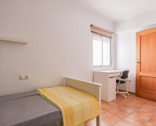 Bedroom of Flat to share in  Valencia Capital  with Air Conditioner and Balcony