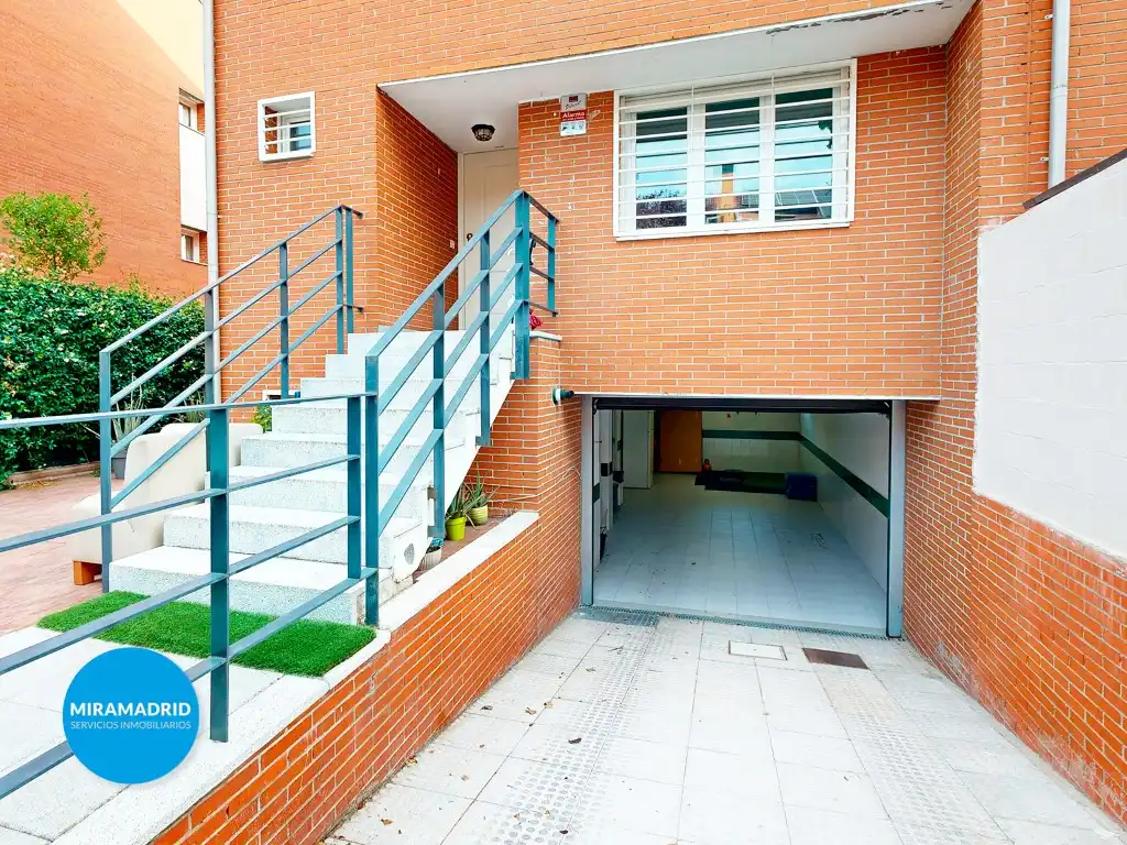 Parking of Detached homes for sale in Paracuellos de Jarama  with Air Conditioner and Swimming Pool
