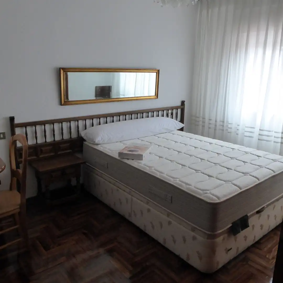 Habitación de Ático de alquiler en Oviedo  con Calefacción, Parquet y Terraza