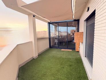 Penthouse with balcony for sale in Calle de San Juan