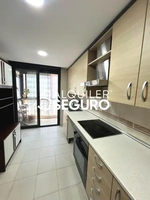 Cocina de Piso de alquiler en Parla con Calefacción, Terraza y Trastero