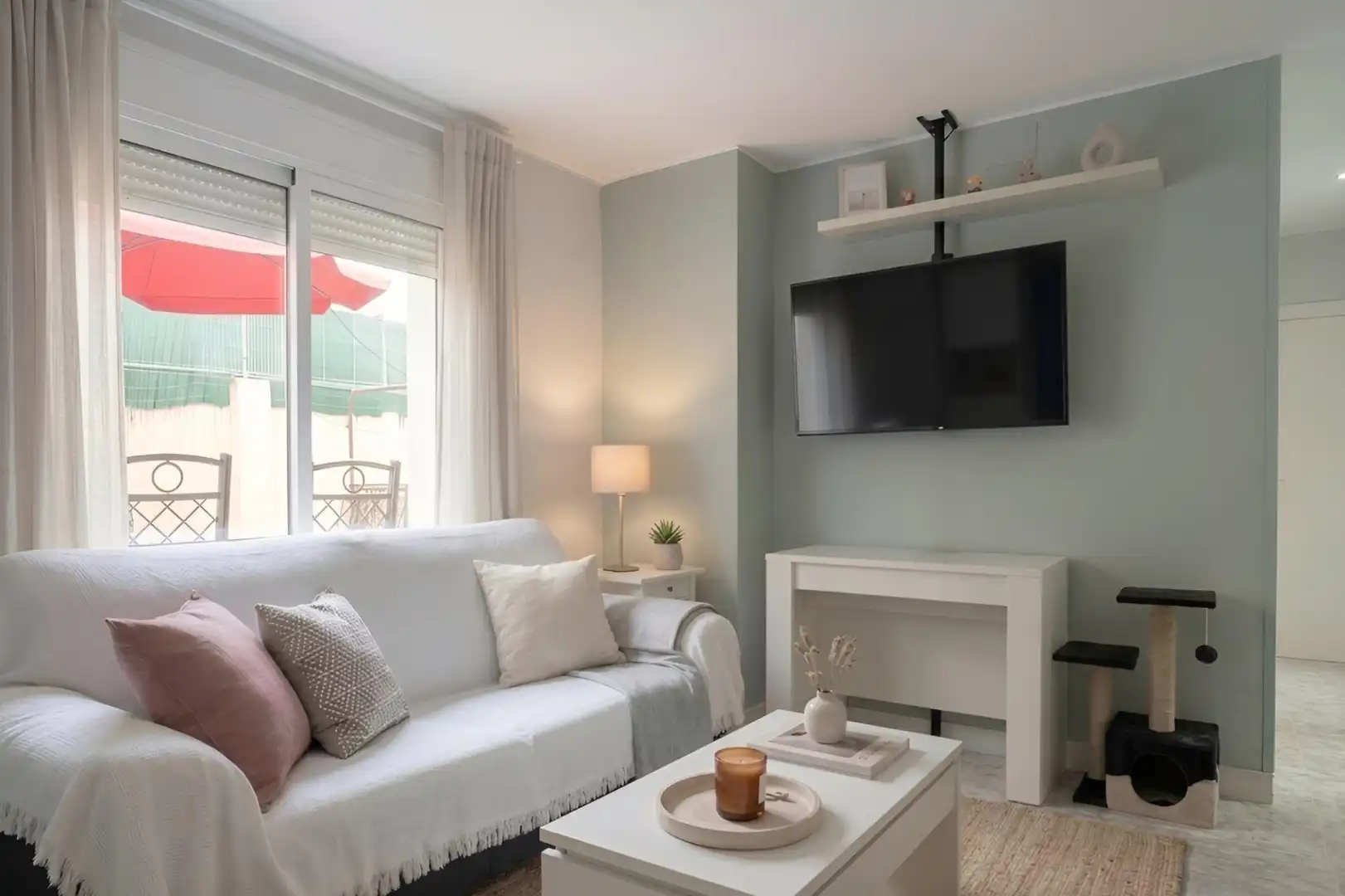 Living room of Flat for sale in Zaragoza  with Heating, Terrace and Furnished