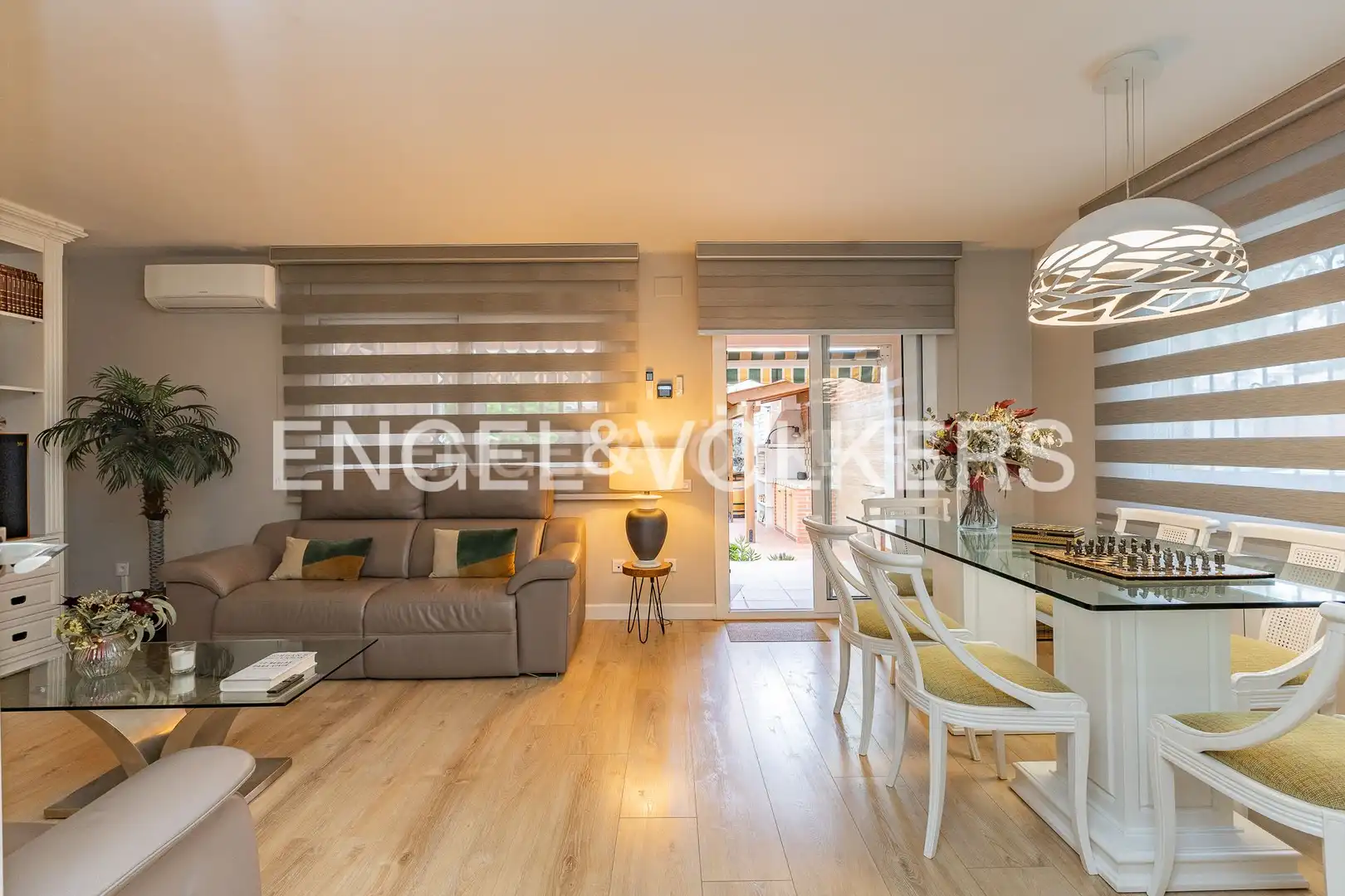 Sala d'estar de Casa o xalet en venda en Castellar del Vallès amb Aire condicionat, Calefacció i Jardí privat