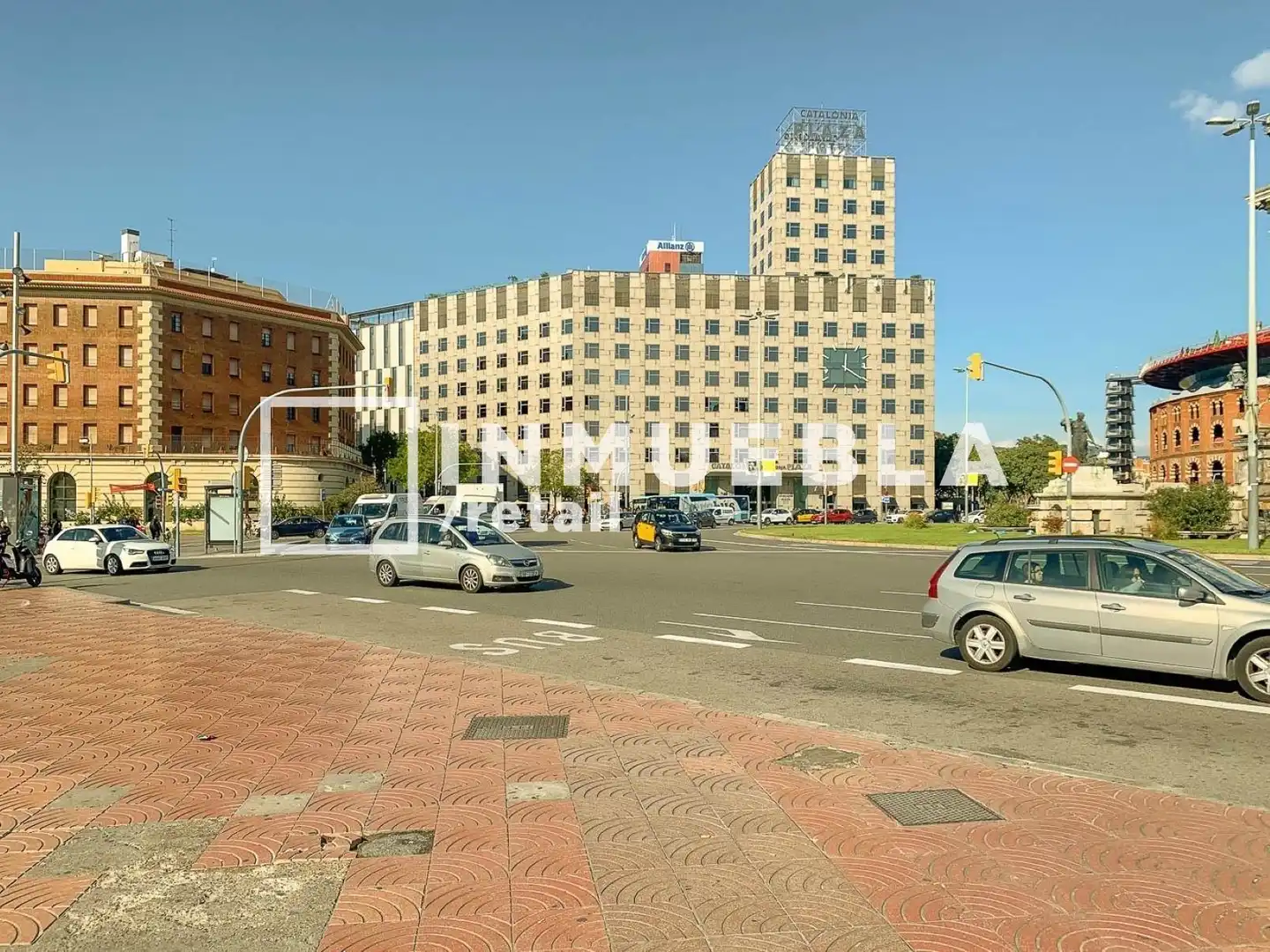 Vista exterior de Local en venda en Barcelona amb Aire condicionat i Terrassa