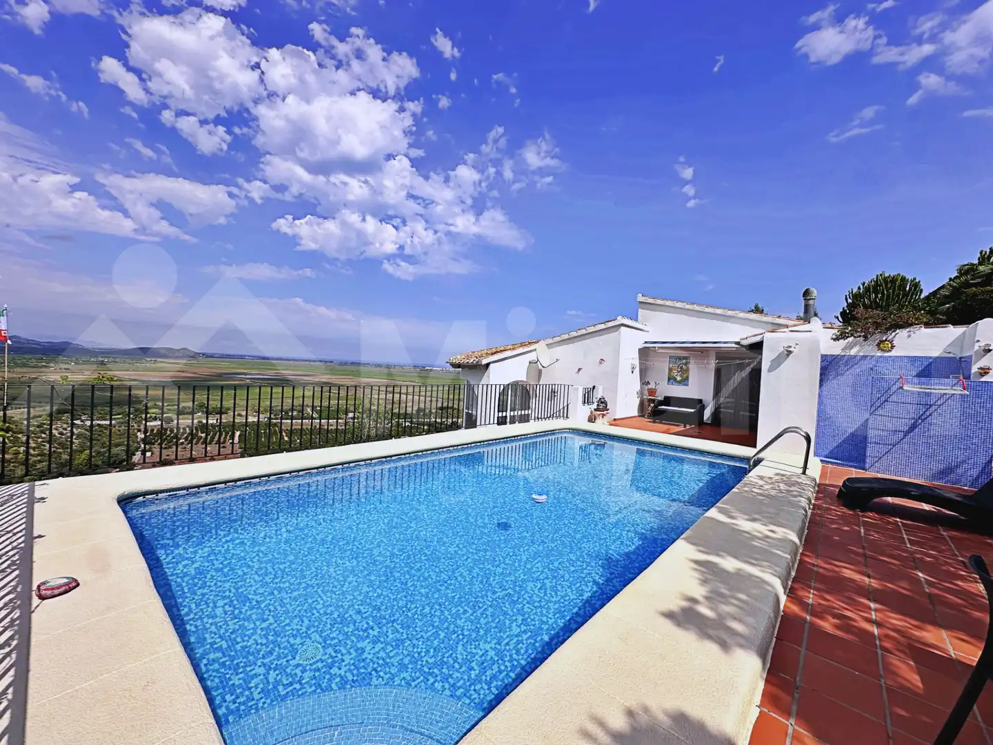 Villa con piscina in vendita a Los Claveles
