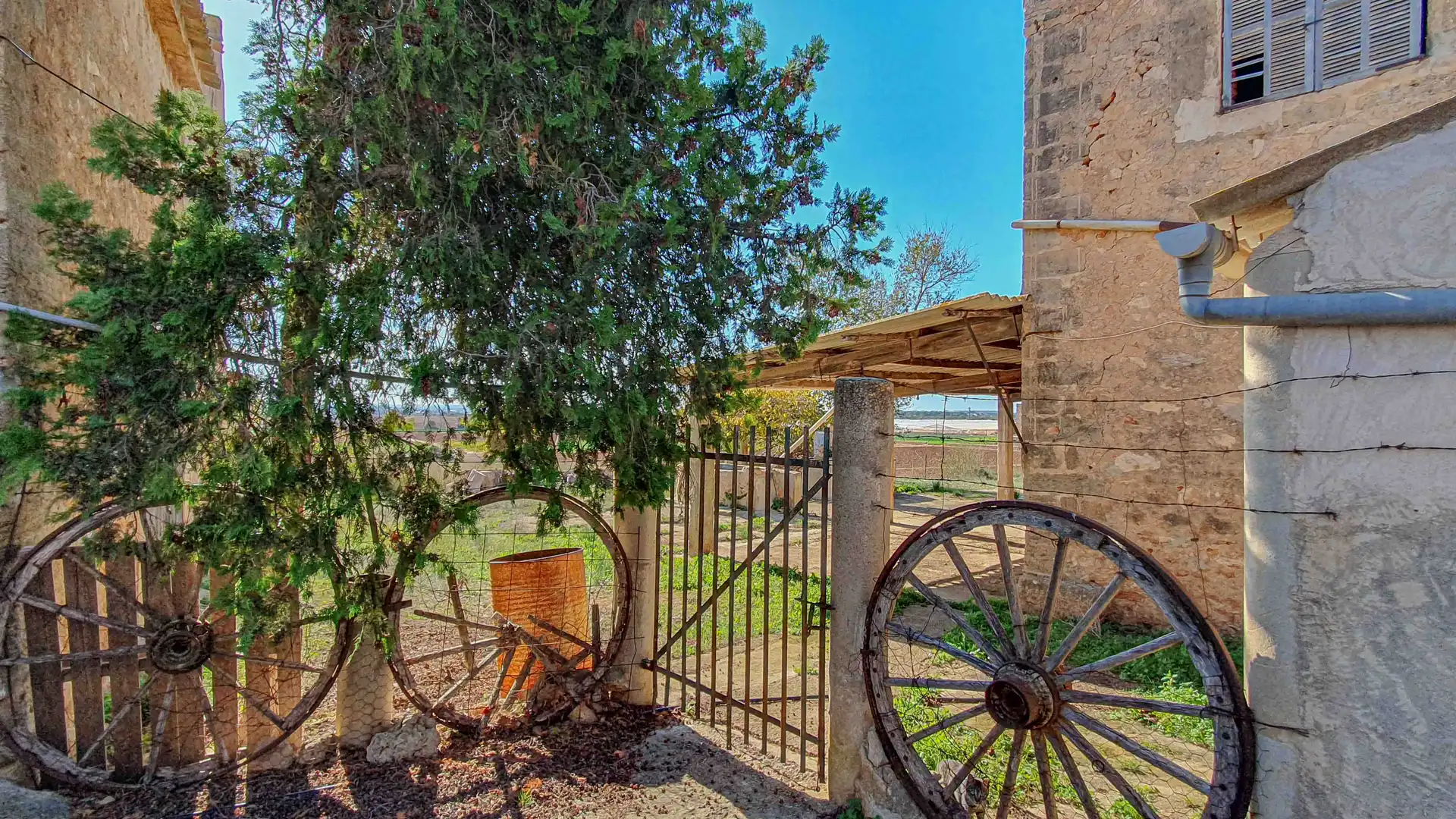 Vista exterior de Finca rústica en venda en  Palma de Mallorca amb Jardí privat, Terrassa i Traster