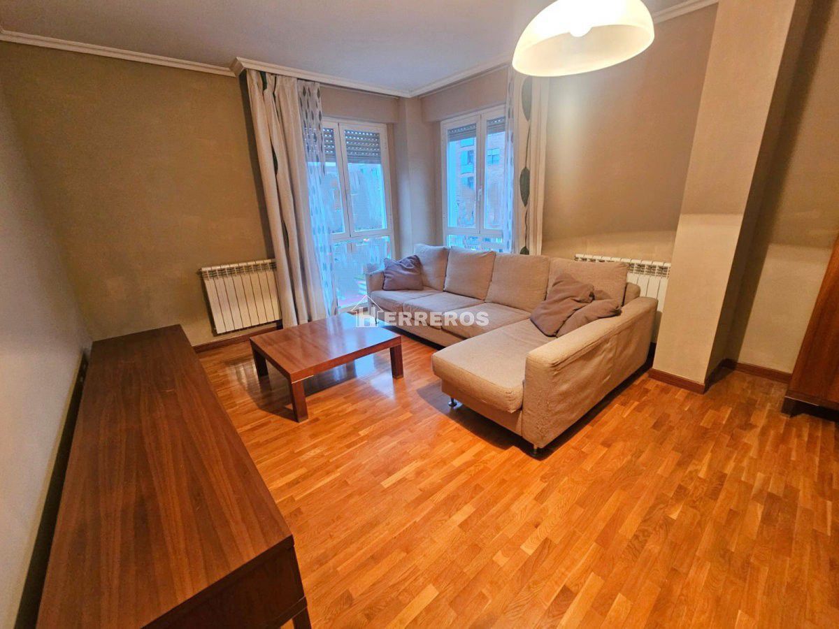 Wohnzimmer von Wohnung zum Verkauf in  Logroño mit Heizung, Parkett und Abstellraum
