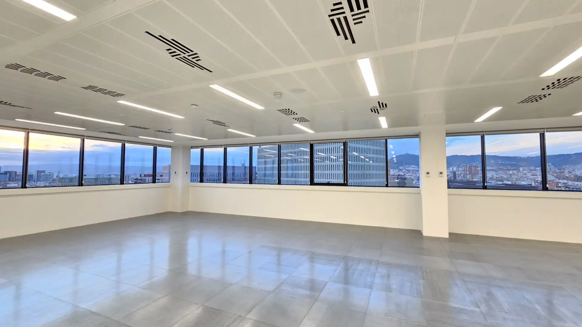 Büro zur Miete in Barcelona mit Klimaanlage, Heizung und Alarm