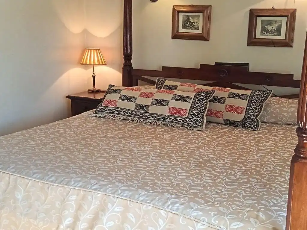 Bedroom of Buildings for sale in Navalonguilla