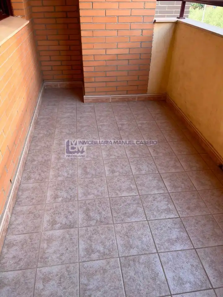 Jardín de Piso en venta en Cáceres con Calefacción, Terraza y Trastero