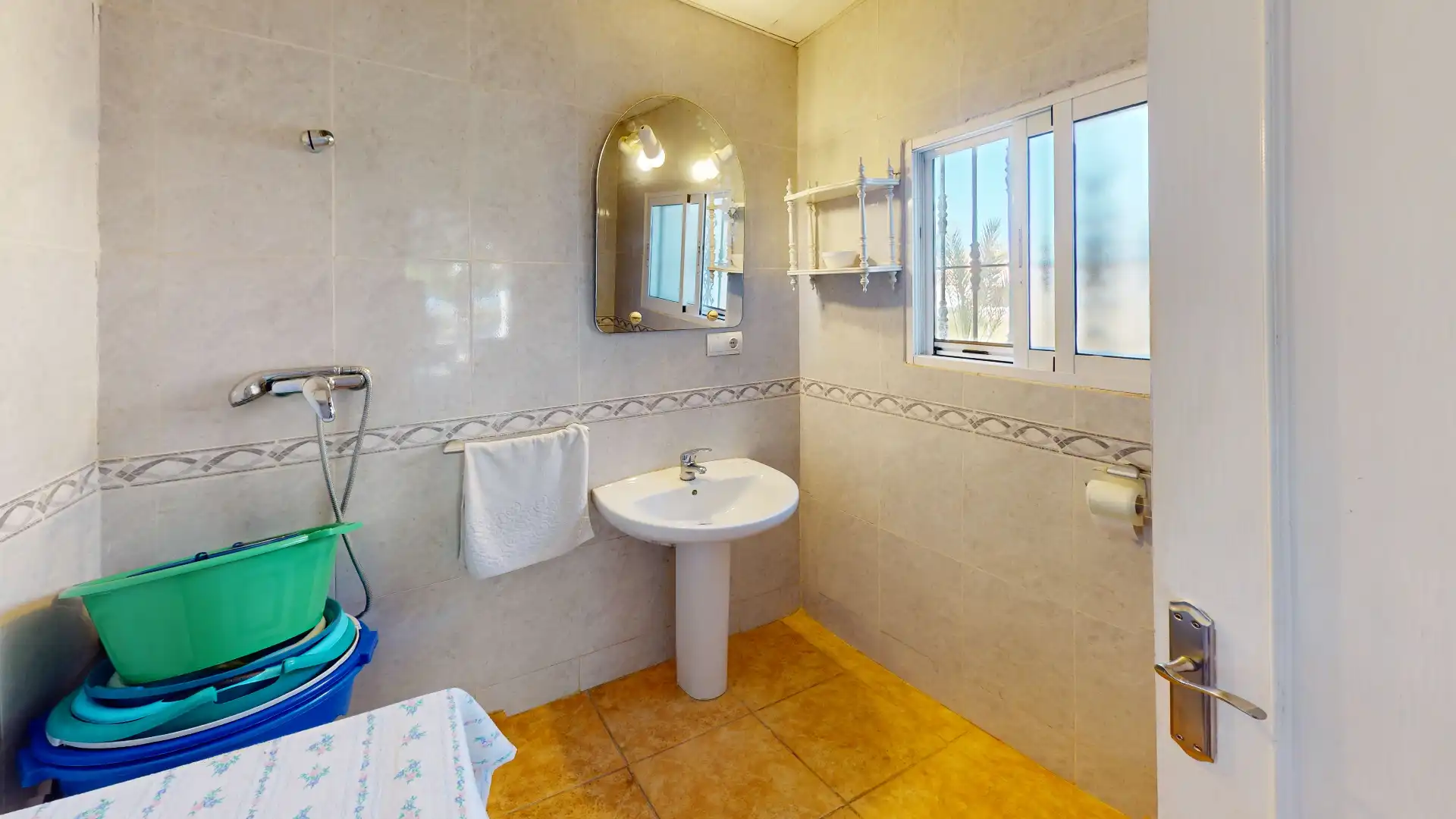 Bany de Casa o xalet en venda en Elche / Elx amb Aire condicionat, Jardí privat i Terrassa