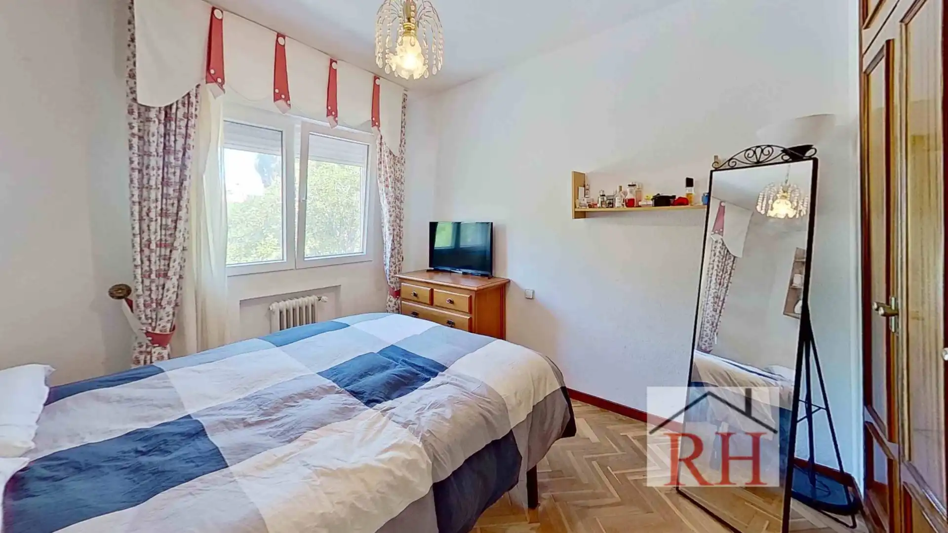 Habitación de Casa adosada en venta en Alcalá de Henares con Aire acondicionado, Calefacción y Jardín privado