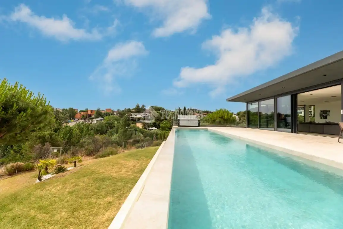 Piscina de Casa o xalet en venda en Torrelodones amb Aire condicionat, Calefacció i Jardí privat