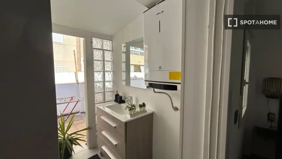 Badezimmer von Wohnungen zur untervermieten in Villajoyosa / La Vila Joiosa mit Klimaanlage, Terrasse und Möbliert