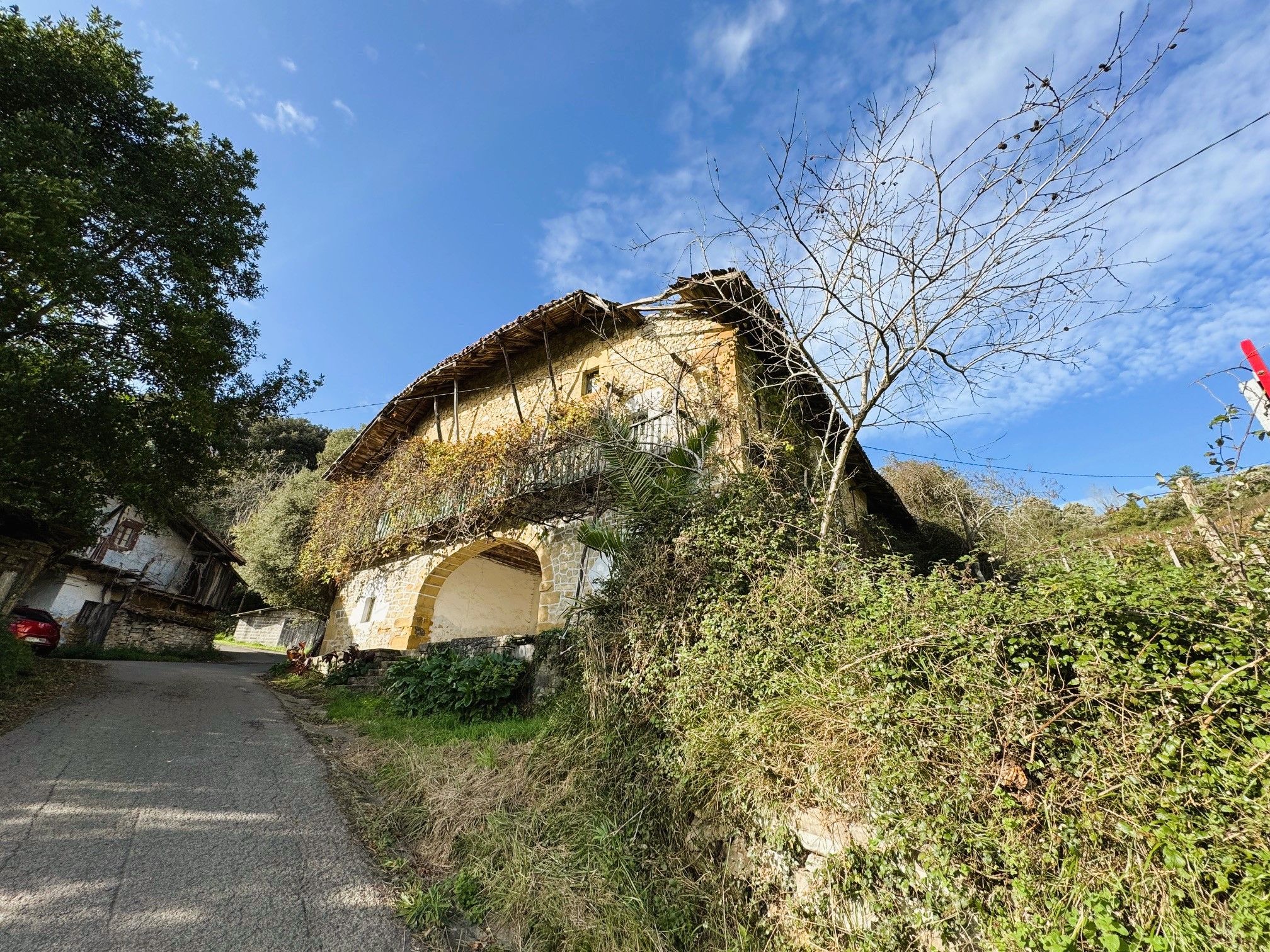 Vista exterior de Finca rústica en venda en Larrabetzu amb Balcó