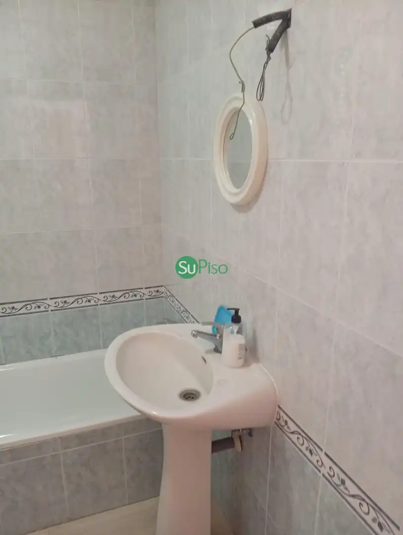 Bany de Casa adosada en venda en Chozas de Canales amb Aire condicionat, Jardí privat i Terrassa