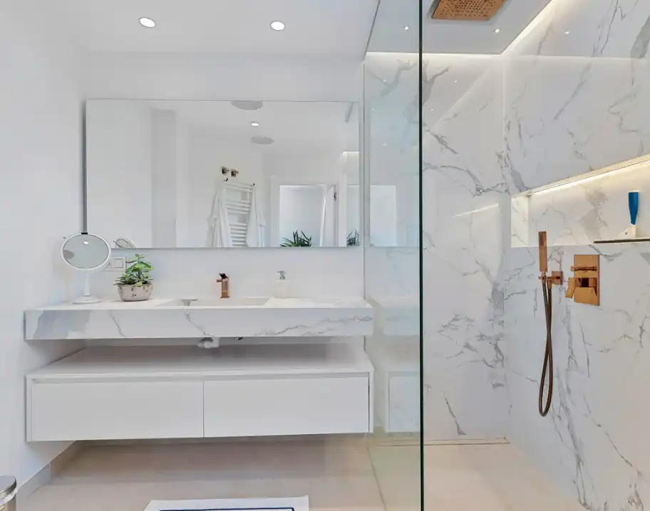 Baño de Piso en venta en Marbella con Terraza, Amueblado y Horno