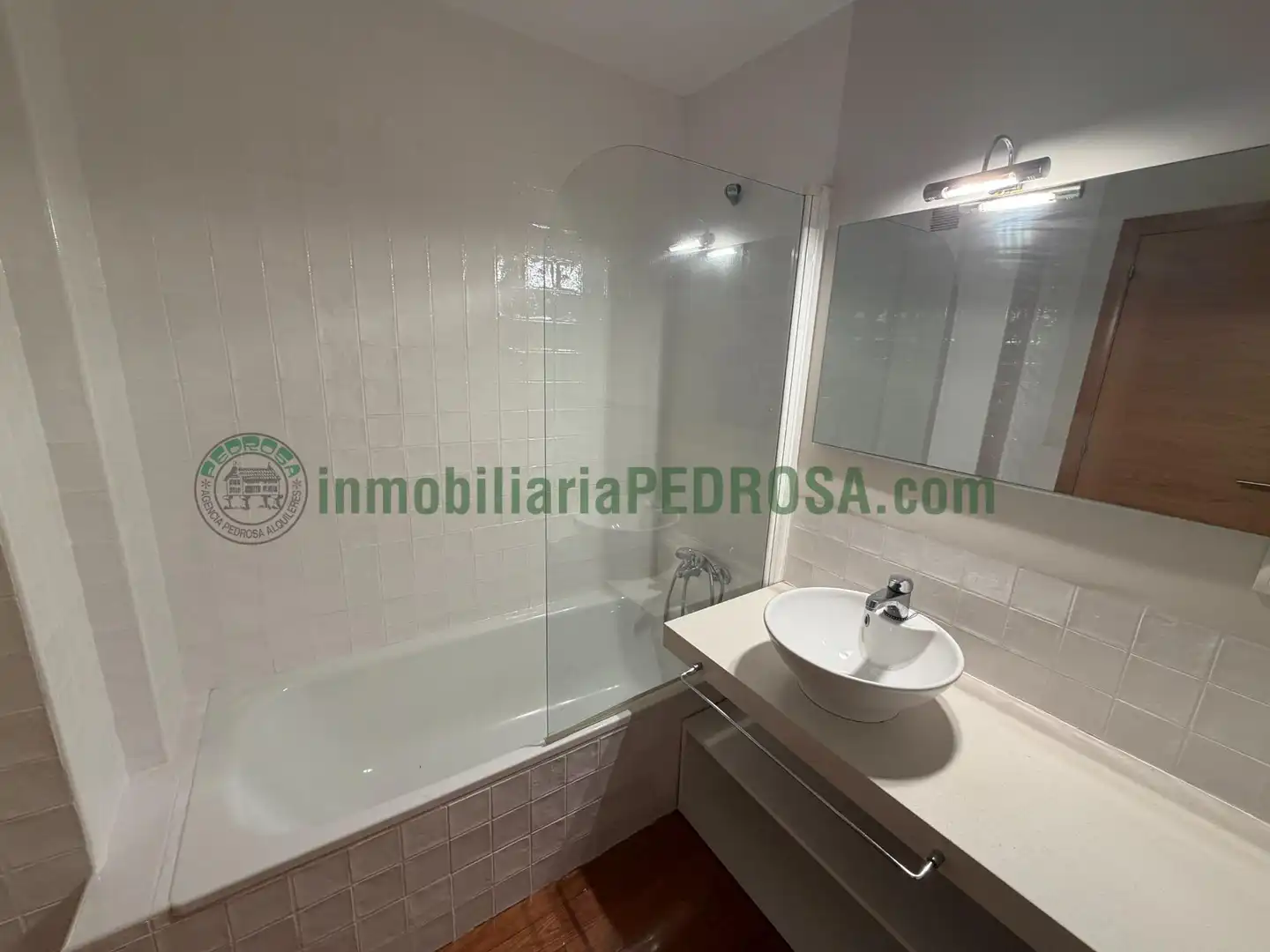 Baño de Apartamento de alquiler en A Parda