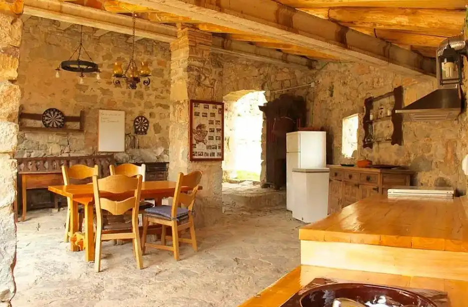 Cocina de Casa o chalet en venta en Sales de Llierca con Calefacción, Jardín privado y Terraza