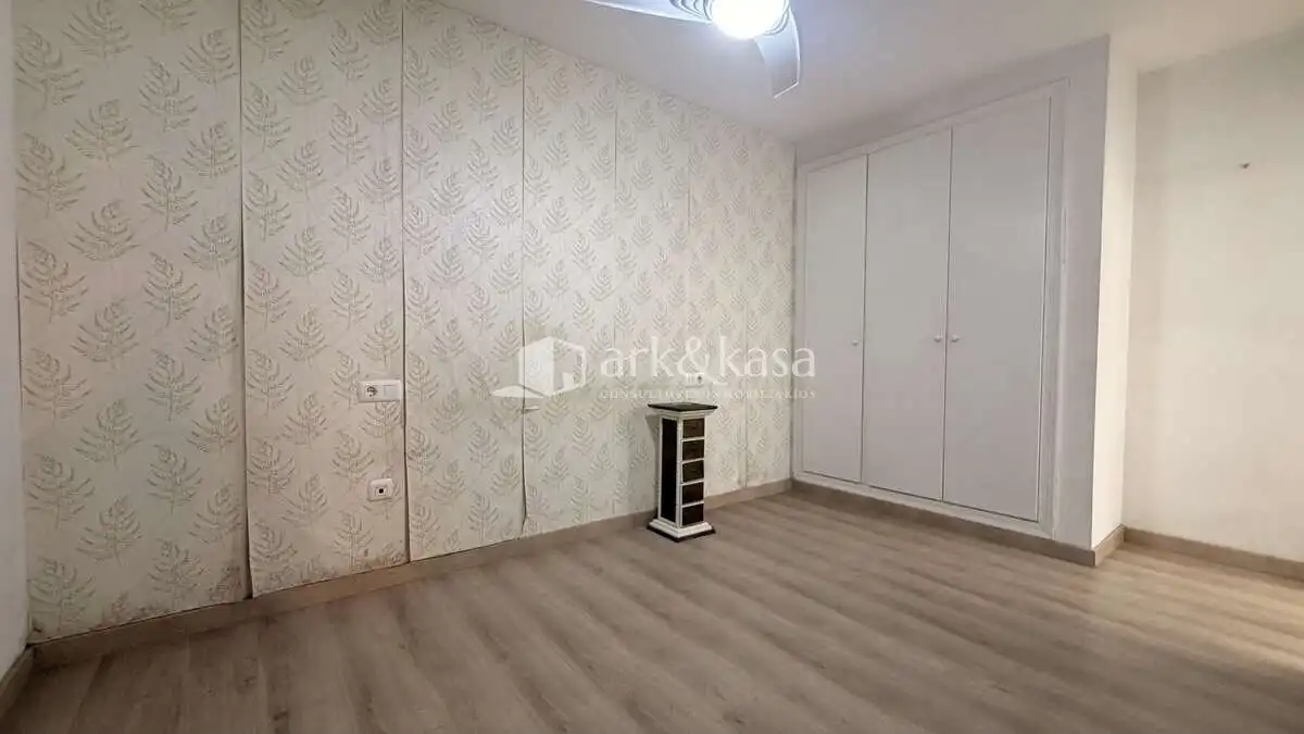 Wohnung zur Miete in Valencia mit Klimaanlage, Abstellraum und Möbliert