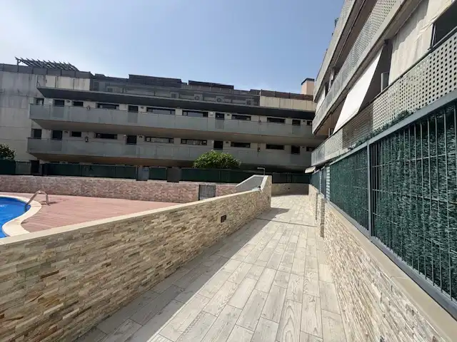 Vista exterior de Piso en venta en El Vendrell con Calefacción, Terraza y Piscina comunitaria