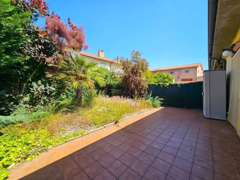 Jardí de Casa adosada en venda en Galilea amb Calefacció, Jardí privat i Terrassa